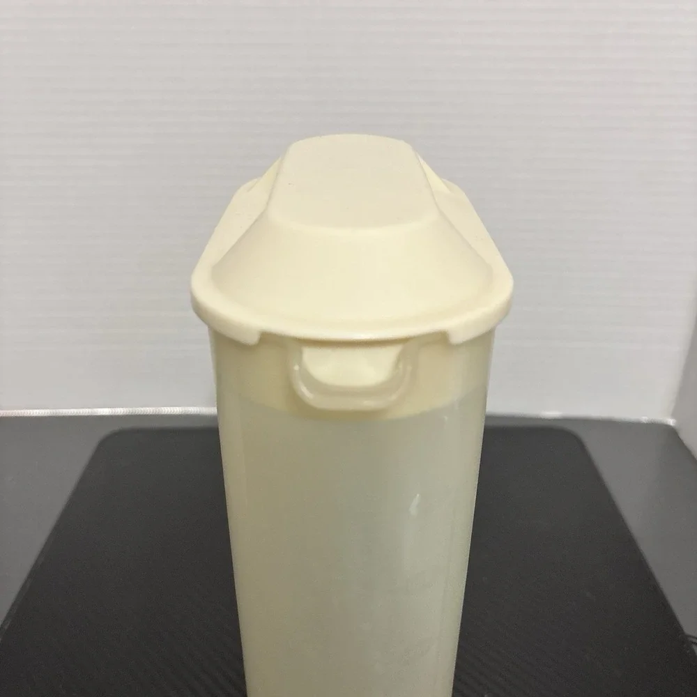 Vintage Rubbermaid Slim Servin Saver Beverage Container Pitcher 1 1/2 Qt